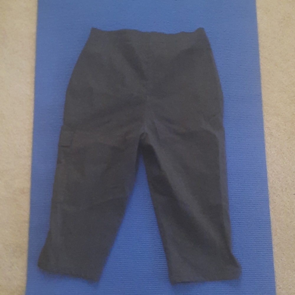Grey capris - Picture 6 of 7
